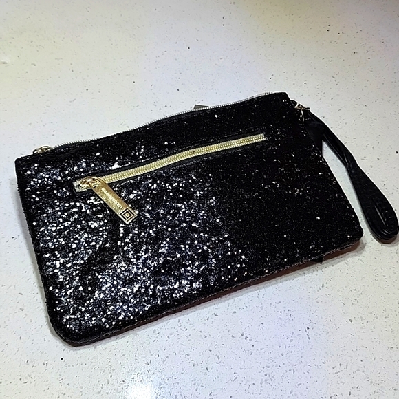 Wristlet Wallet with built-in charger  Liz Claiborne New no tags - Picture 9 of 10